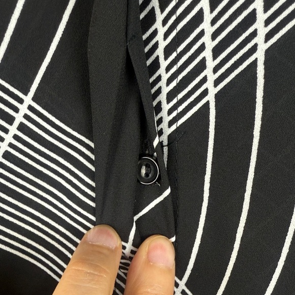 Chico's Black Button Up Asymmetrical Rosalind Graphic Grid Shirt Size 2 Blouse - Picture 7 of 10